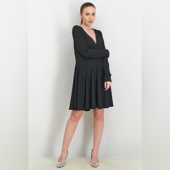 NWOT GUESS Women’s Long Sleeve Textured Fit Flare Relaxed Dress Black Small S - Picture 4 of 4